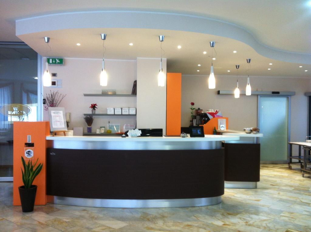 Hotel Ristorante Sbranetta Rozzano Exteriör bild